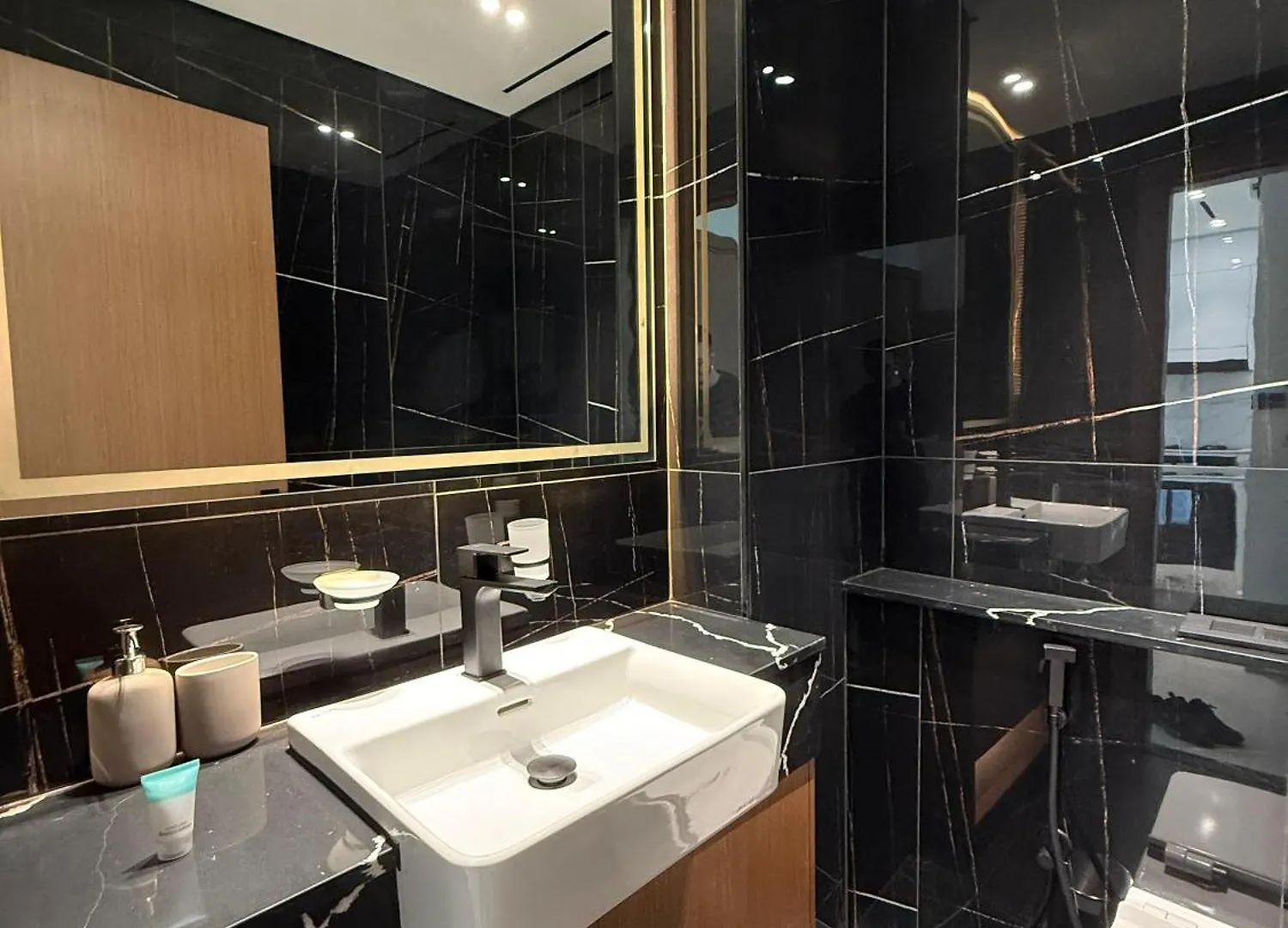Brand New 1-Bhk In Jvc - Huge Balcony - Fully Eqpt Apartment Dubai