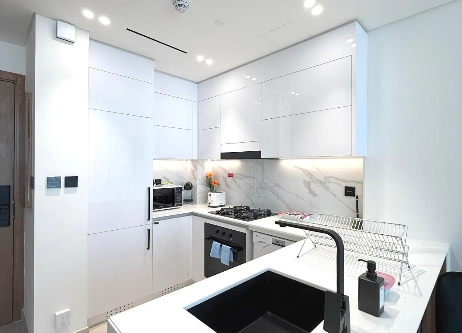 Brand New 1-Bhk In Jvc - Huge Balcony - Fully Eqpt Apartment Dubai 0*,